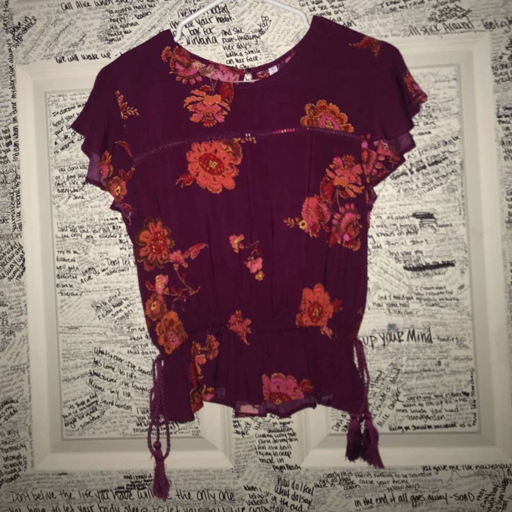 Floral dress shirt, says size ca fits as a small.